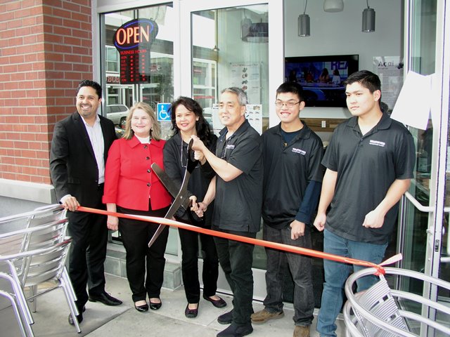 Evergreen’s Hom Family Celebrates The Grand Opening of Vitality Bowls In South San Jose